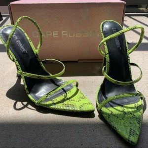Cape Robbin Style “barefoot” in color Lime